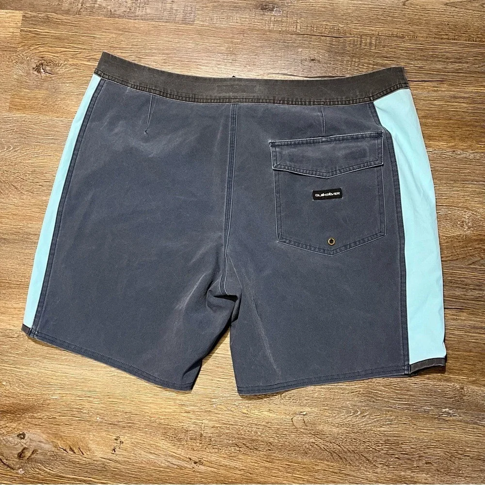 Y2K Quiksilver Mens Swim Shorts‎